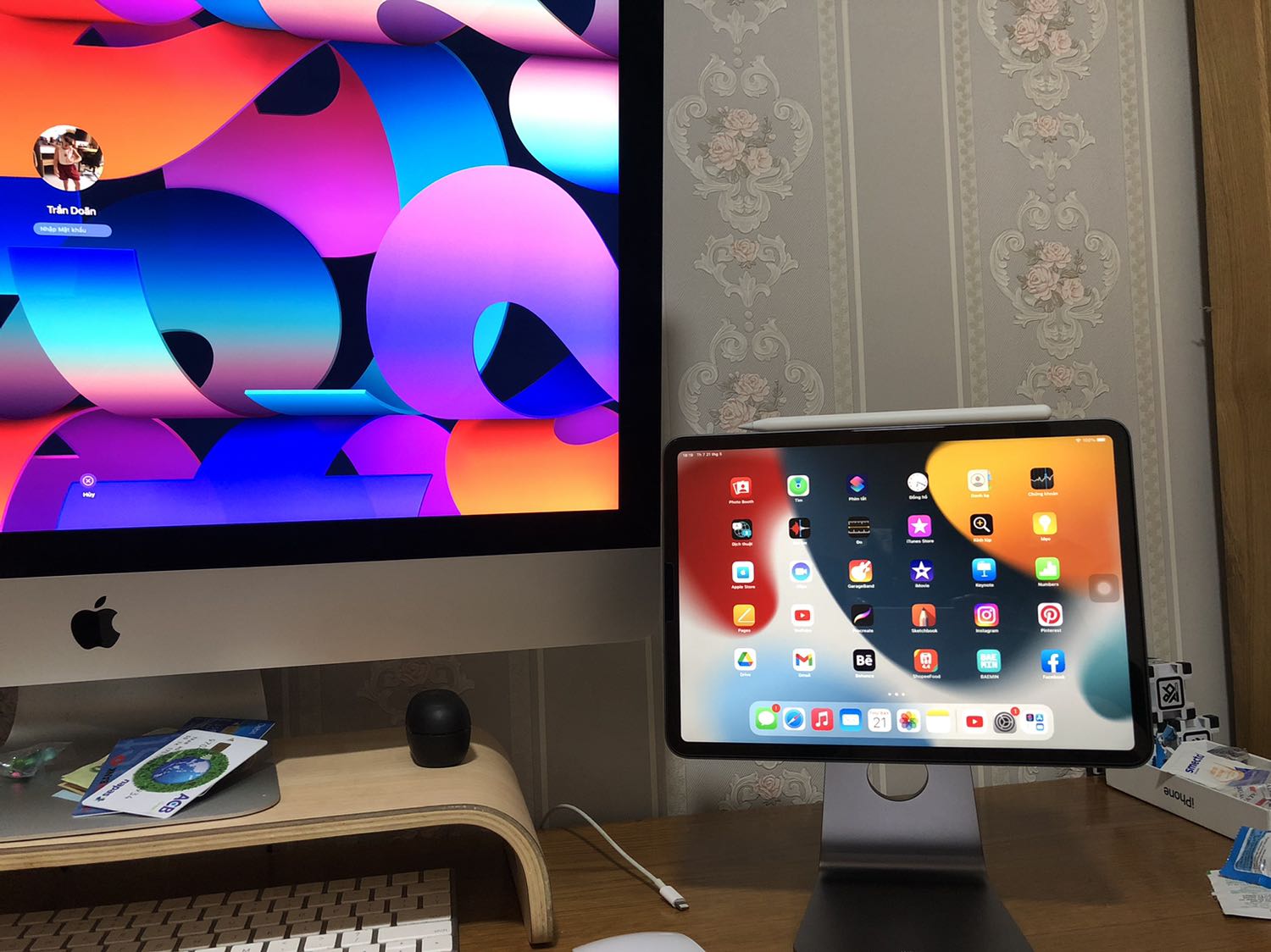 Chân nhìn sang xịn. Rất đầm, khó lay ngã. Nam châm hút mạnh, không có biểu hiện trượt. Đáng đống tiền bát gạo.