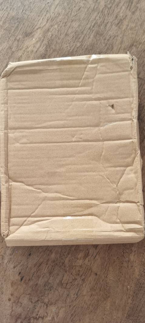 Đóng gói quá tệ, sách thì dơ phía sau.