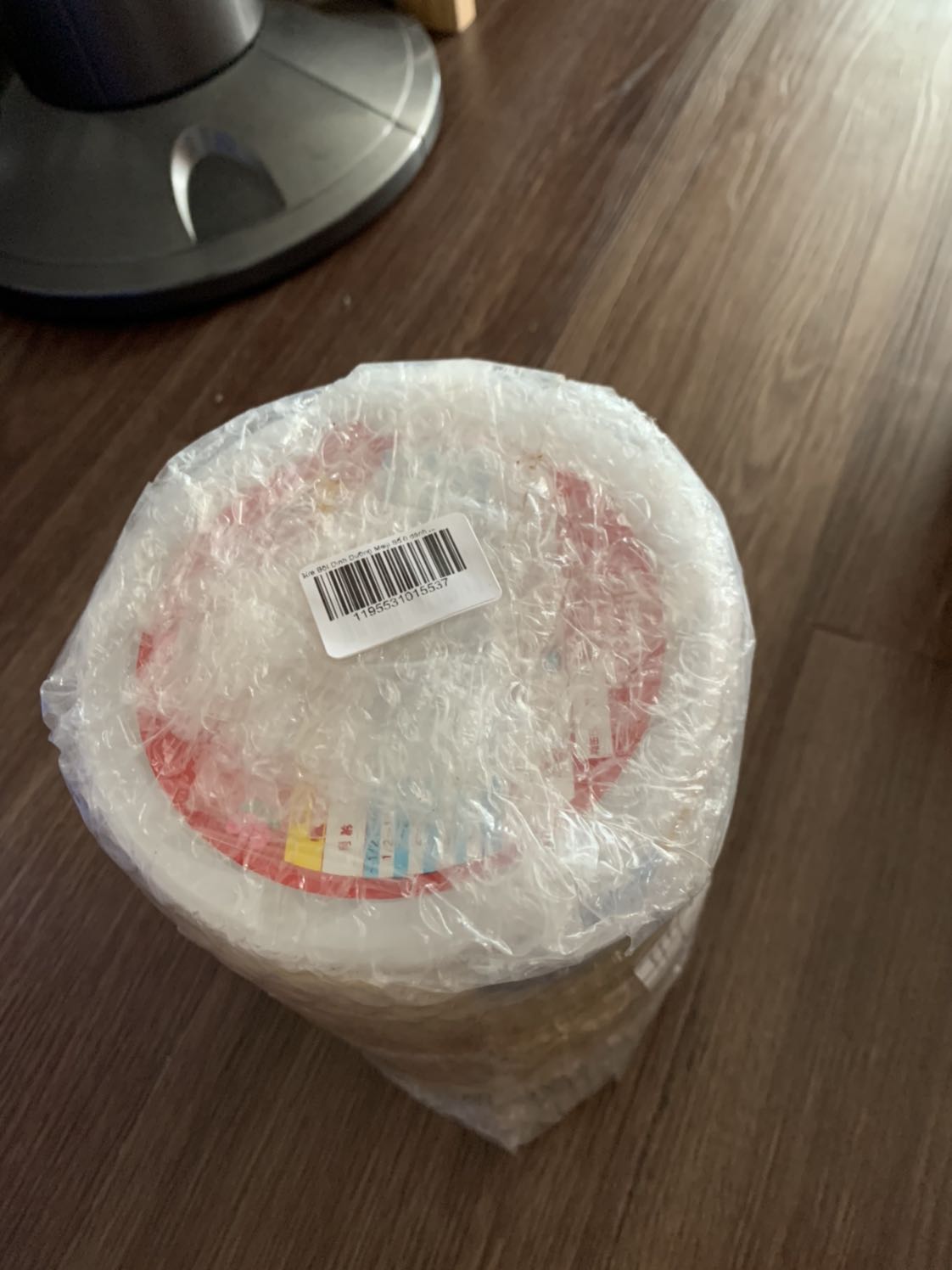 Shop gói hàng cẩn thận, date sp xa. Tuy nhiên bên ship giữ hàng lâu, khi hàng giao tới thì 3/5 hộp sữa bị móp méo.