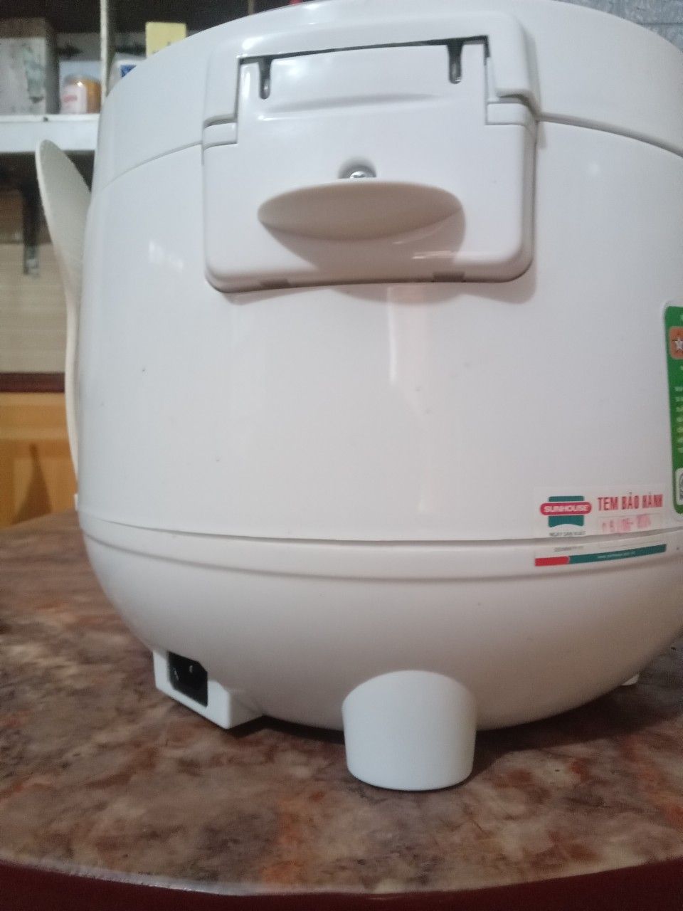 cái thứ hai hơi  hở chỗ tem bảo hành nhé Shop