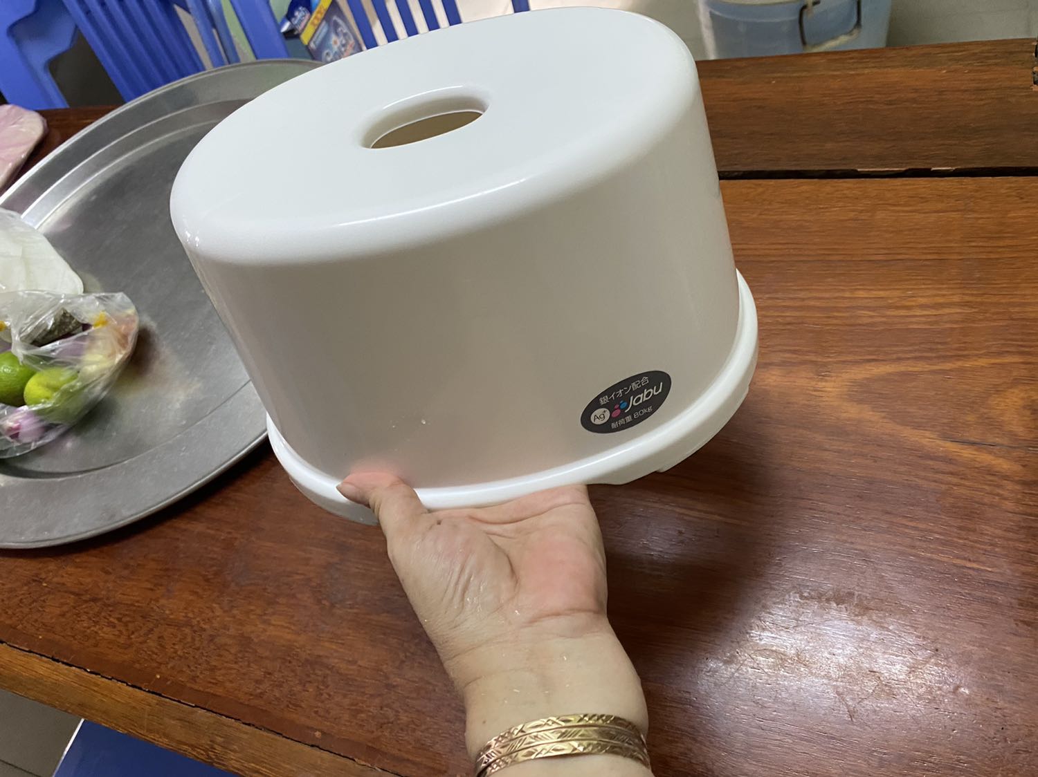 Đẹp chắc chắn, trơn tru không bị sắc cạnh. Nên mua dùng