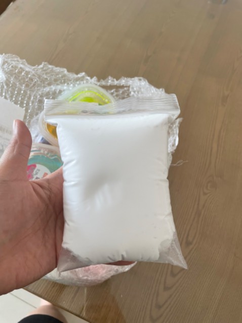 Giao hàng đúng hẹn, đóng gói cẩn thận, đất sét nhẹ, mềm, 100 gram k nhiều lắm