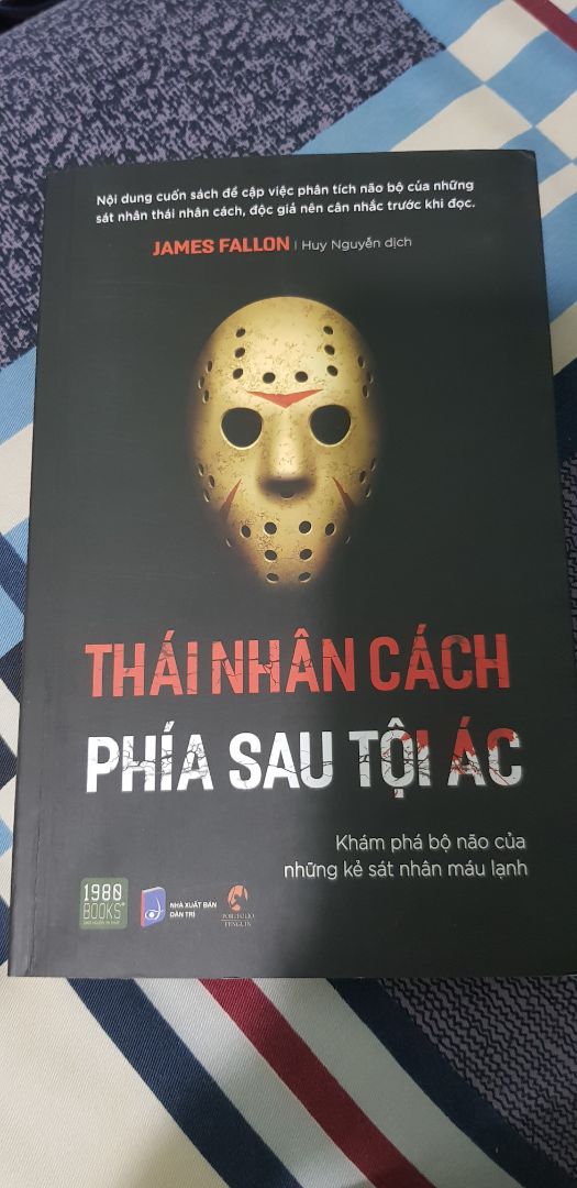 5* cho hình thức, giá tốt, giao nhanh.
Nội dung cũng khá ổn, nhưng không như kỳ vọng. Đây gần như 1 cuốn tự truyện, tác giả chủ yếu nói về bản thân mình, và lấy mình là ví dụ của chứng thái nhân cách thể nhẹ.