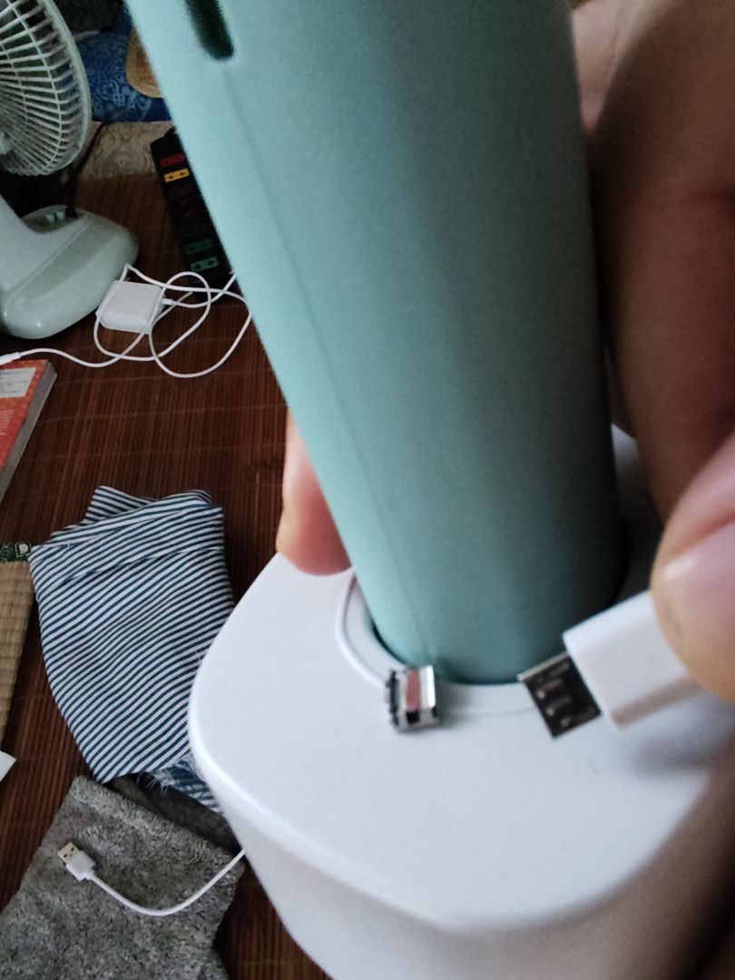 vợt hàng mã dùng dc đúng 5 ngay thì hỏng đèn. chân sạc long. moi người chú ý nhé. mua phí tien