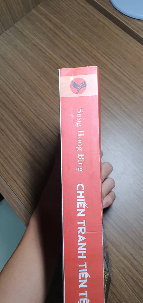 Đóng gói và vận chuyển không cẩn thận, sách bị dơ và móp. Mong người bán chú ý hơn về sản phẩm khi trao đến tay khách hàng! Nội dung mình chưa đọc qua nên tạm thời, chưa thể đưa ra nhận xét khách quan. Mình sẽ đánh giá lại sau khi đọc xong cuốn sách này!