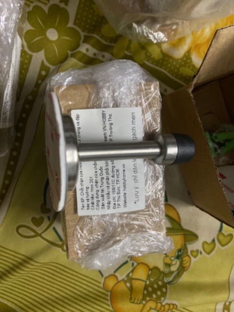 hàng tốt, cứng cáp, có miếng dán tiện đỡ phải khoan hay đục tường. Nói chung là tiện lợi và tốt