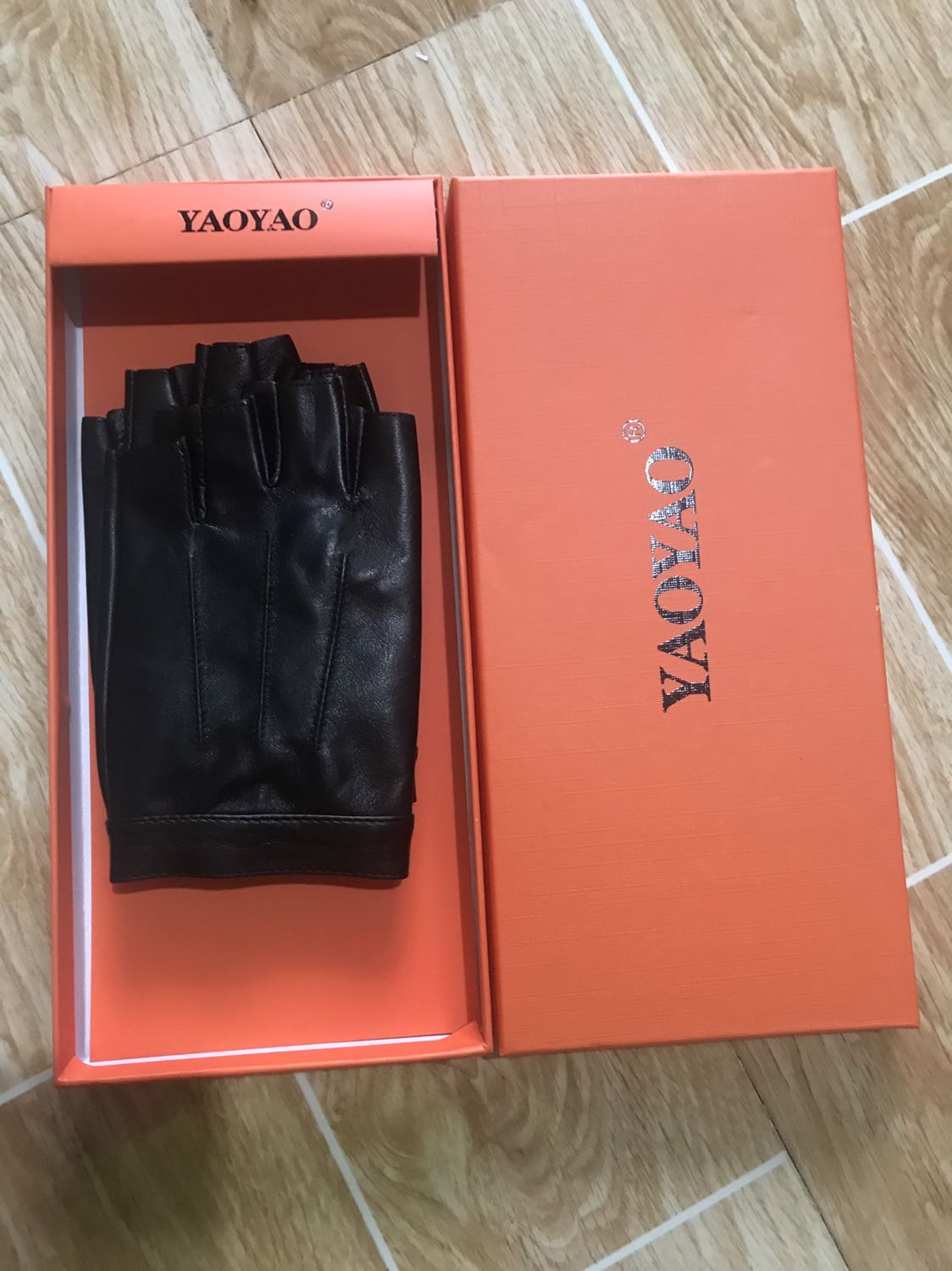 Hàng đúng đẹp không chê vào đâu được, đường may rất đẹp kèm theo da rất mềm mại..!
Đặt biệt đóng gói rất kĩ nhìn là ko thể chê 1 lời đươc. Hàng đúng đẹp không chê vào đâu được, đường may rất đẹp kèm theo da rất mềm mại..!
Đặt biệt đóng gói rất kĩ nhìn là ko thể chê 1 lời đươc.