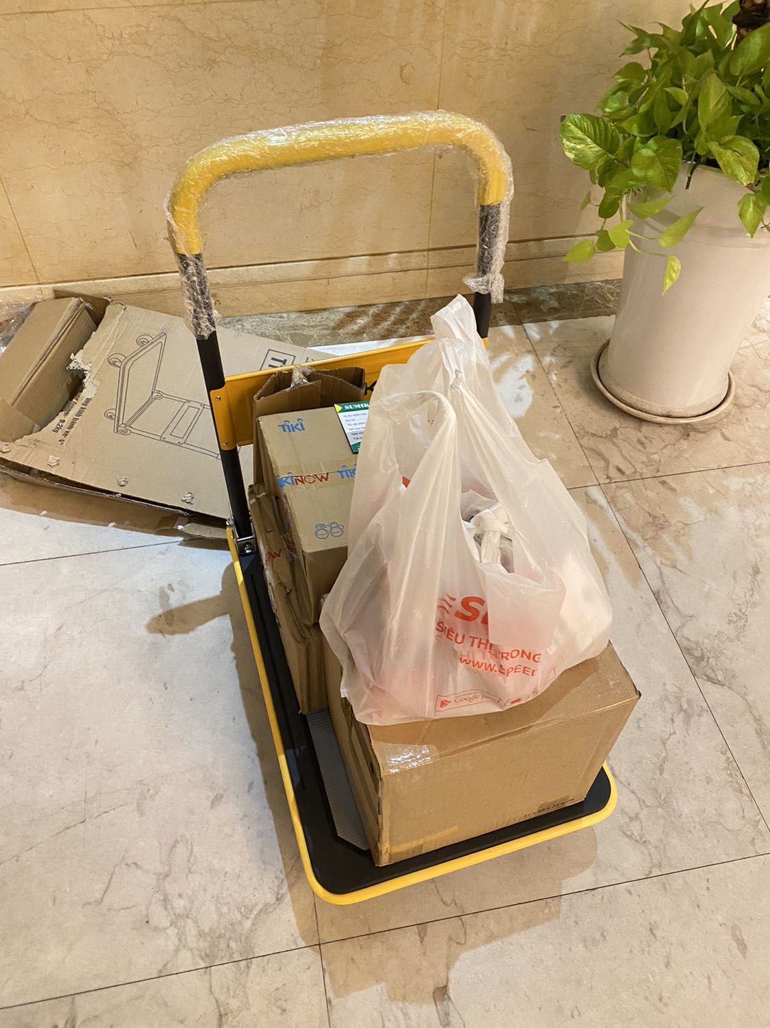 Sản phẩm đúng mô tả. Giao hàng cực nhanh. Có kèm cờ lê để lắp được luôn nên rất tiện. Mình lắp tại chỗ và sử dụng để đẩy hàng lên nhà luôn. Bền thì phải chờ thời gian trả lời. Dịch vụ và hàng thế này xứng đáng 5 sao!