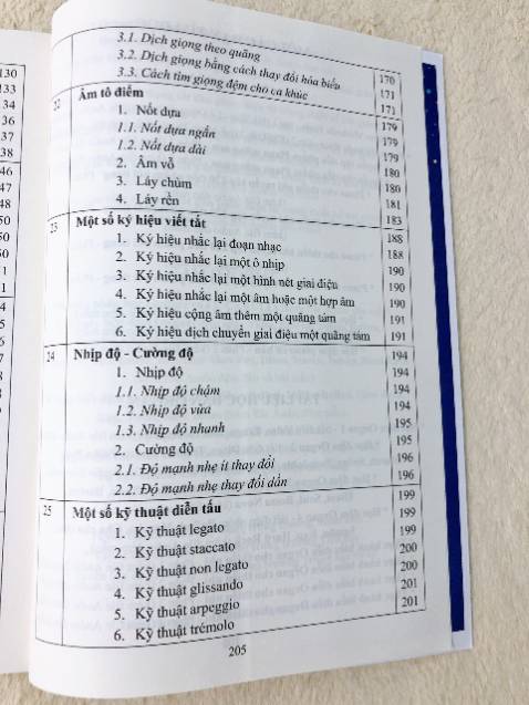 Sách đẹp, chữ to rõ lắm còn thêm phần bài tập vận dụng nữa. Mình gửi mục lục cho những bạn cần nè.