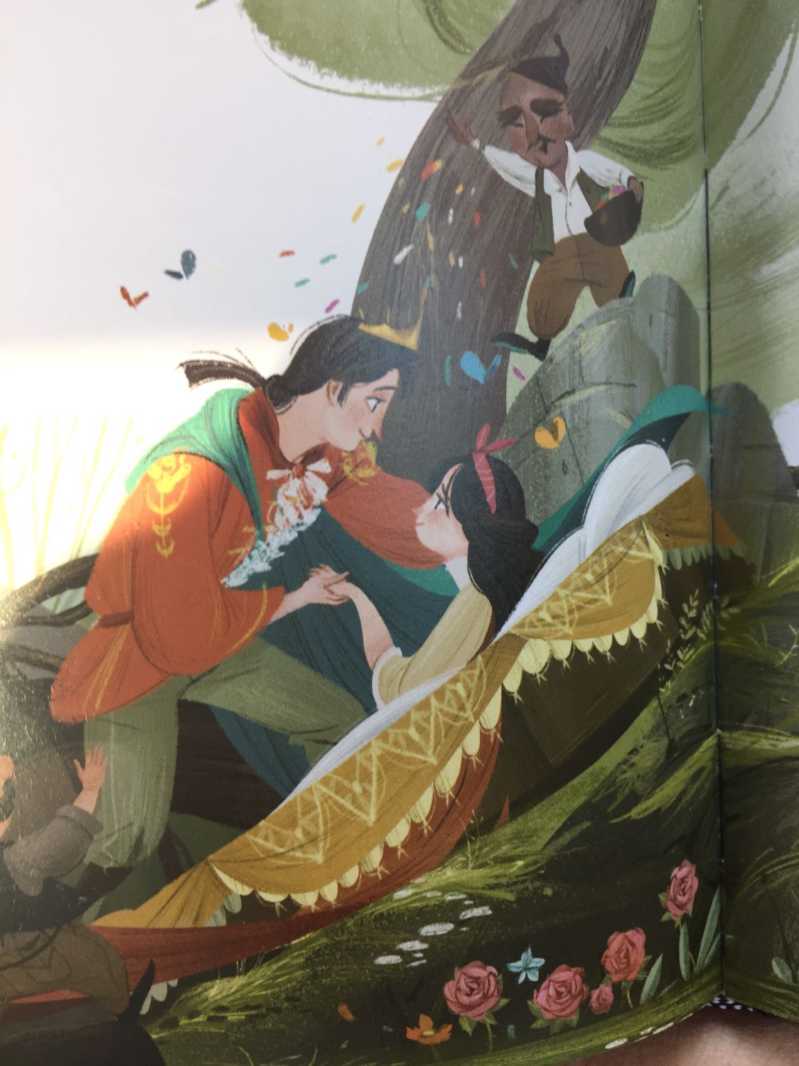 Sách đẹp, bìa cứng, hình minh hoạ rất đẹp. Nội dung trình bày gọn gàng, tuy nhiên ở truyện bạch tuyết thì hình minh hoạ quan tài thuỷ tinh lại bằng gỗ, chưa sát với nội dung.