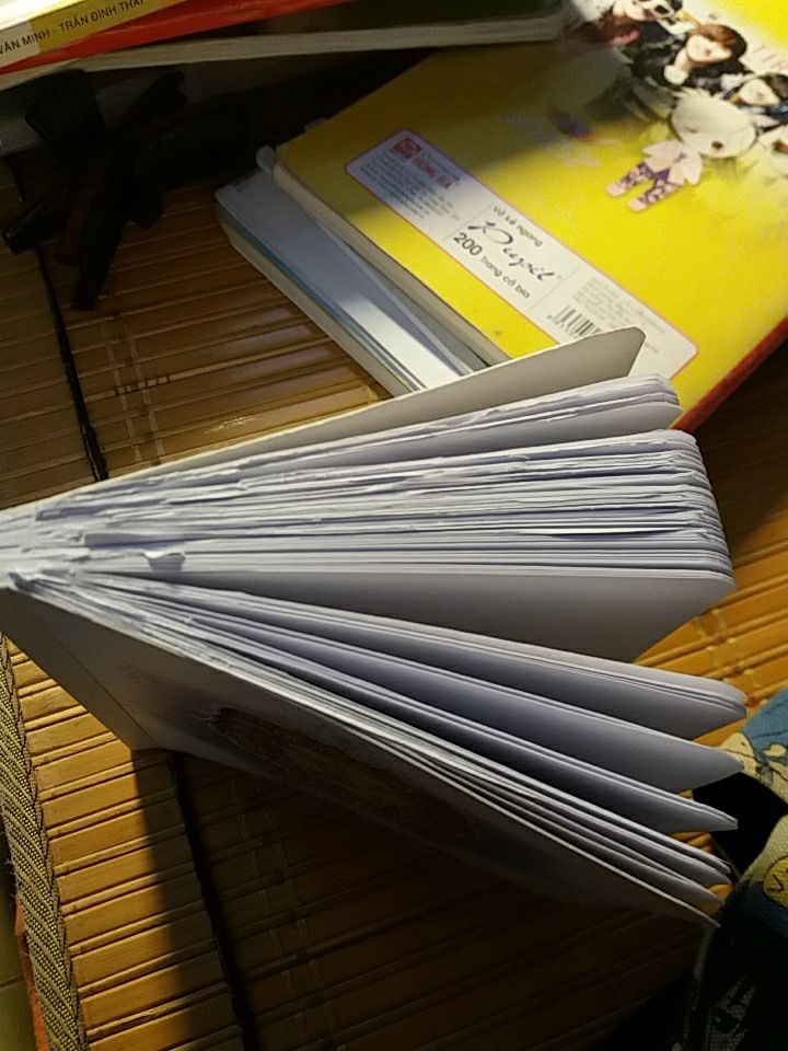 sổ xấu. k cắt hết. phải tự cắt lại.trang bị dính hết vào nhau. ncl ko nên mua