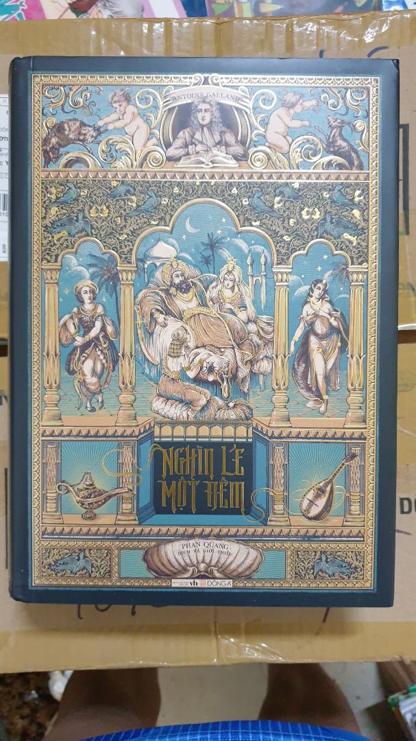 Mua lúc giảm giá 45%, sách đẹp, nhiều minh họa. Chỉ tội là tiki vẫn đóng hàng ẩu như mọi khi, sách bìa cứng, dày và nặng thế mà chỉ có 1 lượt hộp câc tông mà k chèn hay bọc gì, may mà chỉ móp nhẹ 2 góc