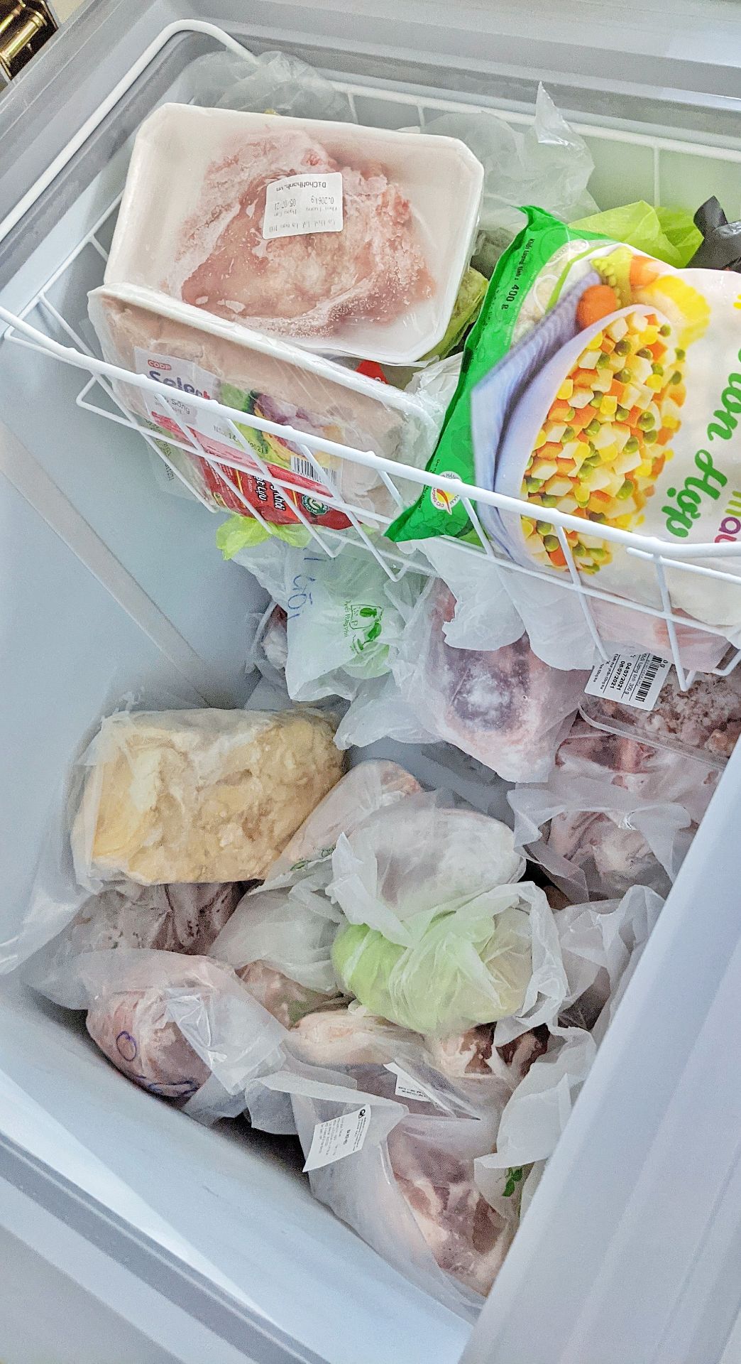 Tuyệt vời, trong mùa dịch giao hàng khó khăn mà shop vẫn cố gắng giao cho mình, mình rất vui. Bạn giao hàng dễ thương, vui vẻ lắm. Sản phẩm tốt, chạy êm, chứa được rất nhiều đồ, phù hợp cho gia đình 4-6 người, hướng dẫn sử dụng rỏ ràng, dễ hiểu 👍👍👍👍👍👍👍