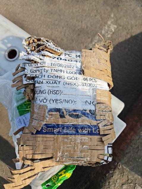 Đây là cách Tiki đóng gói sản phẩm đây hả? Cực kỳ thiếu chuyên nghiệp, cẩu thả, coi thường sản phẩm và người mua