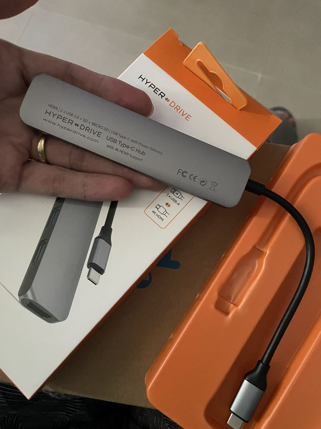 Connect tốt, thiết kế rất đẹp và hợp với macbook pro