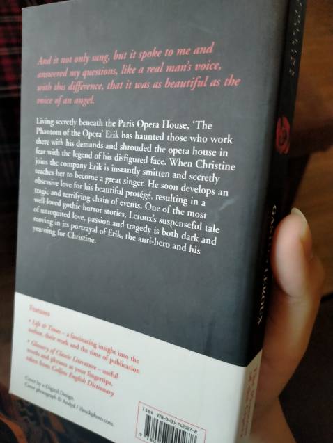 Condition 8/10, có vài chỗ bị như ảnh, nhưng được cái gói hàng rất cẩn thận nhé. Giá khá rẻ, sách nhẹ.