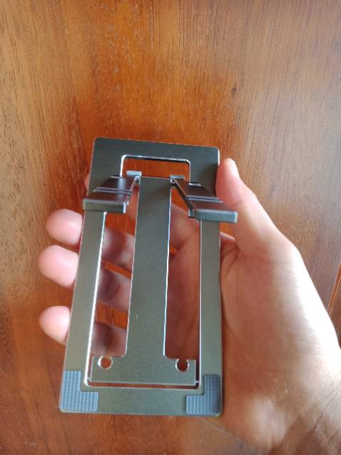 Mình mới nhận được hàng và cảm thấy rất quí anh shipper, nhiệt tình, dù trời mưa rất to nhưng vẫn rất thân thiện, cuộc sống này vẫn có nhiều sự vất vả quá , còn về chất lượng hàng hóa thì thấy cũng ổn tuy chưa xuất sắc nhưng vẫn đánh giá các bạn 5 sao