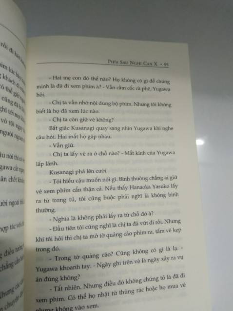 Đây là cuốn sách trinh thám đầu tiên mà mình đọc.     " Phía sau nghi can x ", 1 cuốn sách cuốn hút cực kỳ, mình luôn cảm thấy tò mò xem chuyện gì sẽ xảy ra tiếp theo ,  vụ án tuy cũng đã được giải đáp ra trước mặt người đọc từ trước nhưng mọi sự việc làm mình vô cùng bất ngờ, còn bất ngờ như thế nào thì bạn hãy đọc sách liền đi nha♥️. Màu sắc, in ấn thì rất là okay, tiki giao hàng nhanh, đóng gói cẩn thận( có giấy chống sốc). Nói chung là sách hay,chất lượng và mình thích cách viết truyện của Keigo lắm luôn . Sau khi đọc xong cuốn này thì chắc chắn mình sẽ tìm và đọc thêm nhiều sách trinh thám hơn nữa của bác Keigo. ⭐⭐⭐⭐⭐