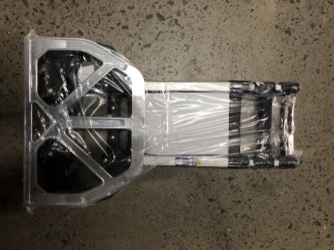 Xe chắc chắn, có thể tự đứng mà ko cần dựa tường luôn. ko cần lắp gì vì lật cái khay ra là bánh xe tự mở. Cất khe cửa hay ô tô đều cực gọn