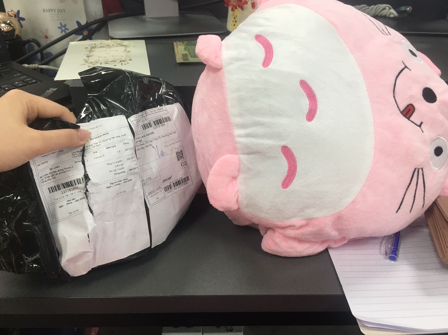 Mình mua 2 con nhưng shop chỉ giao hàng 1 con trong khi đơn hàng bên ngoài vẫn ghi là 2 con, với lại hàng không đúng với hình mình đặt Mình mua 2 con nhưng shop chỉ giao hàng 1 con trong khi đơn hàng bên ngoài vẫn ghi là 2 con, với lại hàng không đúng với hình mình đặt