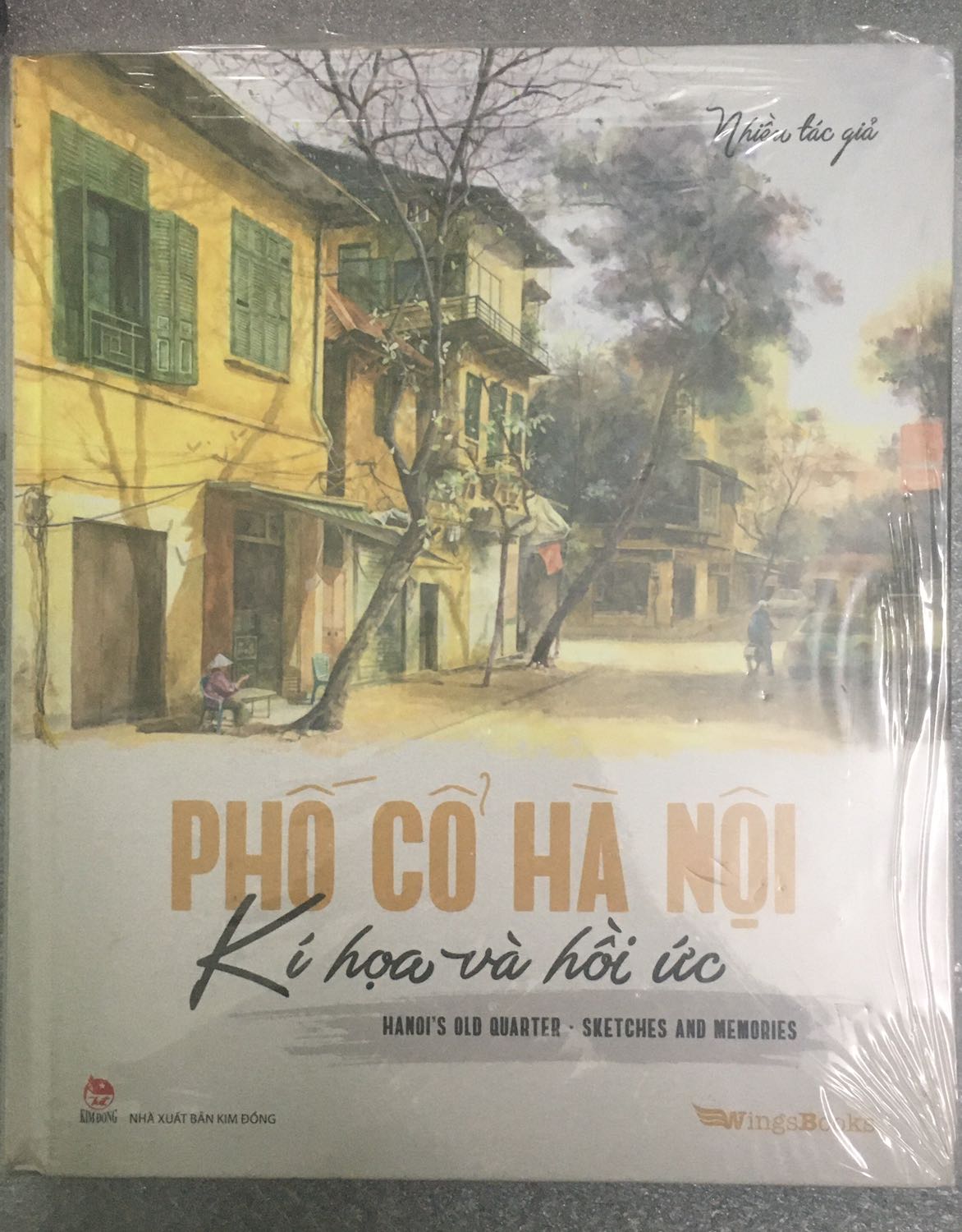 Sách to, bìa cứng. Rất đẹp, tốt. Bọc sách rất cẩn thận. Giá bìa 350k nhưng mua đc giảm giá. Kể cả có bán giá gốc mình cũng thấy đáng đồng tiền bát gạo.