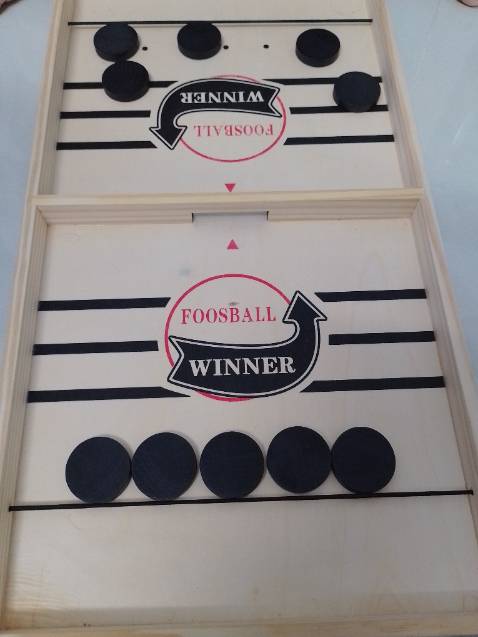 Giao hàng đóng gói ok, gỗ nhìn hơi mỏng nên độ bền chờ thời gian mới biết, bù lại trò này chơi vui đơn giản gắn kết các thành viên gia đình.