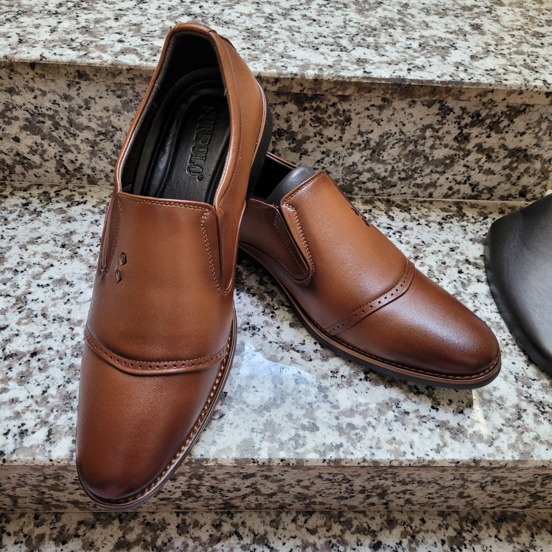 Giày đẹp, nhìn sắc xảo, bao bì đẹp kỹ lưỡng. Hài lòng.