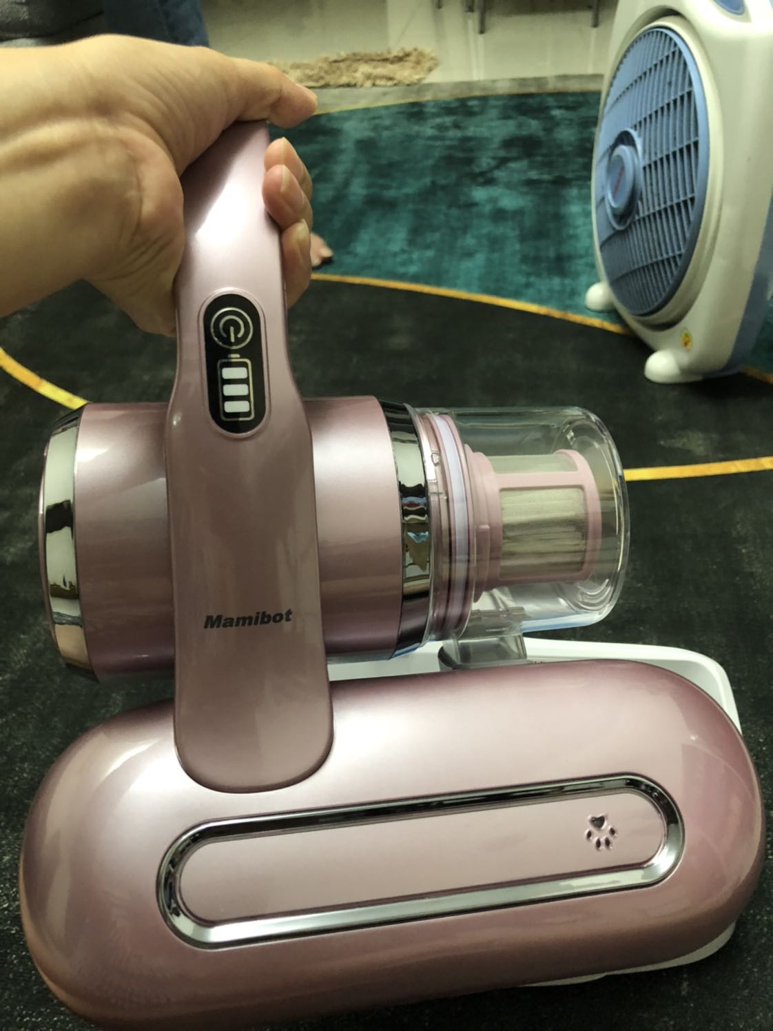 Gọn nhẹ . Hút bụi siêu mịn luôn. Mình cực kì hài lòng. Đóng gói kĩ càng. Có đầy đủ hoá đơn và sách hướng dẫn.