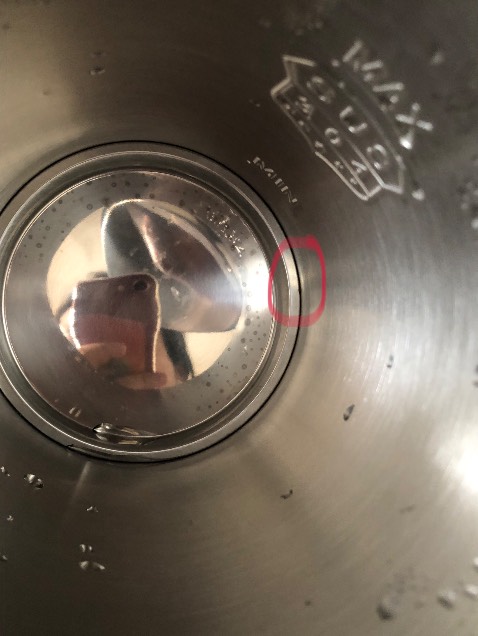 Dùng được hai lần thì rỉ sét và bị đen ở đáy.
Mình yêu cầu trả hàng, đã thu hồi hàng rồi nhưng vài ngày sau xem lại thì thấy báo đã huỷ yêu cầu. Không hiểu đc. Hiện tại mình mất tiền mua mà sp trả lại rồi thì cũng mất luôn. Ý là sao??? Dịch vụ quá kém. Mình không hiểu lỗi ở khâu nào. Nhưng rất thất vọng.