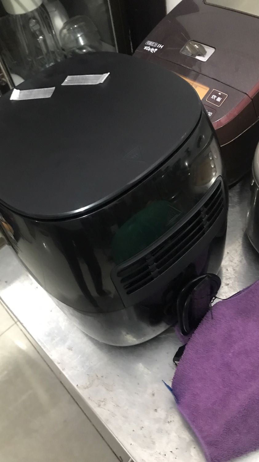 Mọi người cần mua nồi to thì nên cân nhắc ạ, dung tích chỉ có 2,2L. Riêng về phần shop thì vận chuyển rất tốt, từ HN vào TPHCM mà hàng không bị lỗi, có phiếu bảo hành đàng hoàng, hàng real, đẹp nữa. Rất thích, mong được shop hỗ trợ nhiều hơn