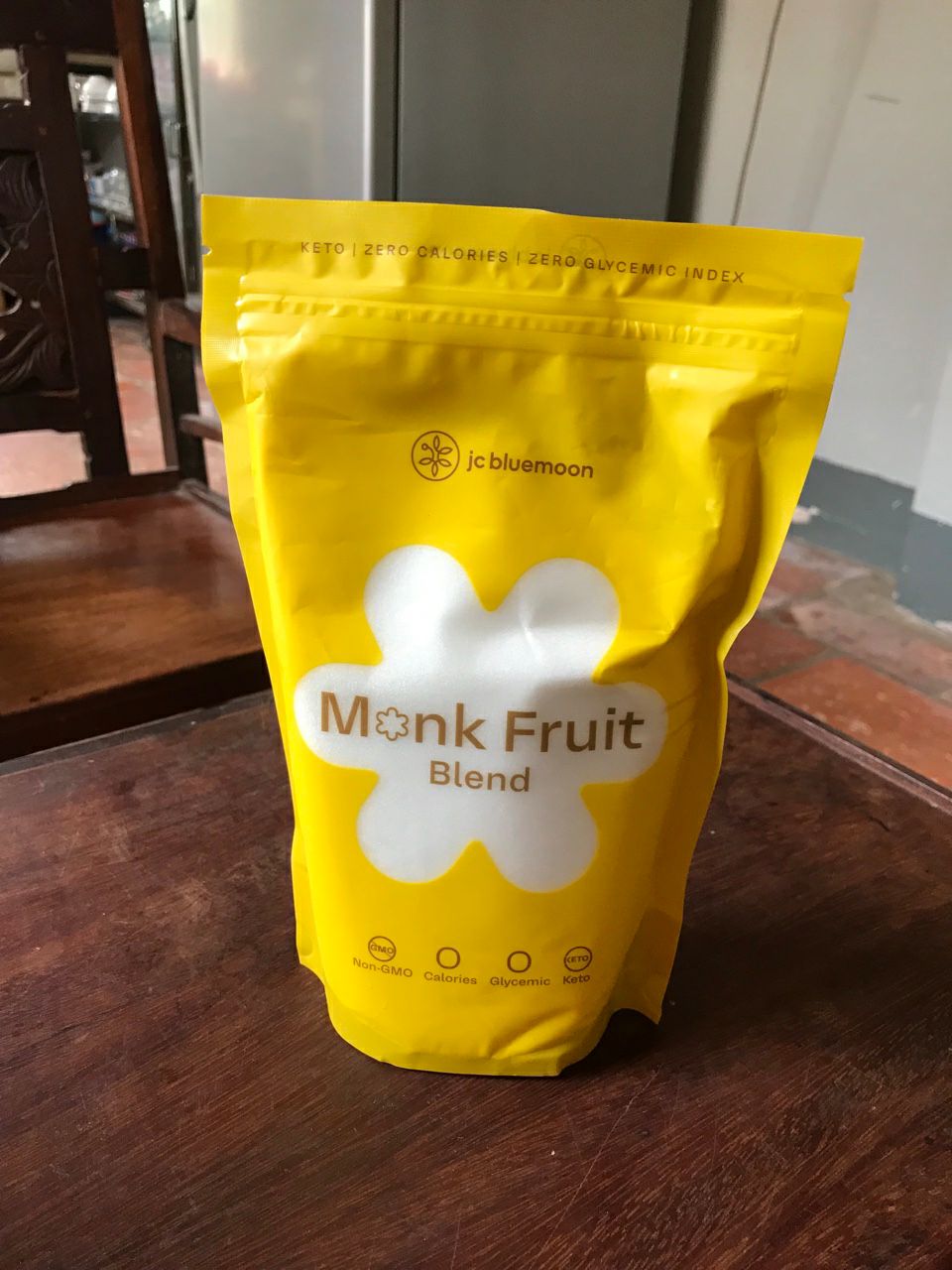 Đóng gói tốt, giao hàng nhanh
Mình đặt bịch màu trắng nhưng nhận đc bịch màu vàng, đọc thấy tên sản phẩm JCBLUEMOON giống nhau, vậy sao lại có 2 loại bao bì khác nhau vậy ạ ? Cảm ơn shop.