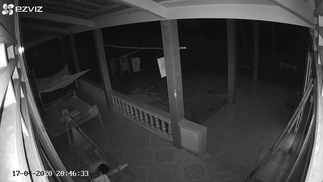 Mat hong ngoai quay dem khong ro, quay ngay thi khong sáng. Hang moi quay kém hon camera doi cu. Co hinh anh so sanh. Chế đo quay mau thi phai can anh sang moi su dung duoc. Cam thay khong hai long ve gioi thieu san pham