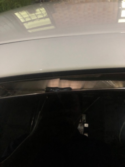 Sản phẩm bị lỗi 01 bên phía kính lái