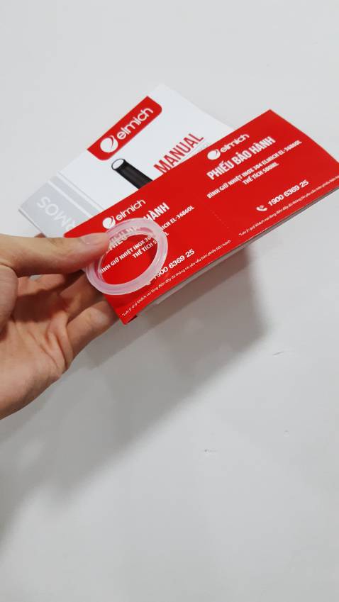 mình nhận đc chả chống sốc gì luôn, nhưng ko bị móp. Bình giá 400 mấy giảm còn chưa tới 200k. Thiết kế thể thao, chất inox đẹp- chuẩn 304, được tặng 1 ron (gioăng) cao su. Giữ nóng- lạnh 8 tiếng; bảo hành 6 tháng. 
Từng dùng của Elmich, thấy cũng chất lượng nên mua tiếp, loại trc dùng bị rách gioăng cao su.
Giá cả đa dạng và rẻ hơn Lock & Lock.