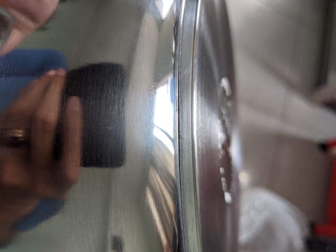 đóng gói cẩn thận. giống như hình. có phiếu bảo hành. tuy nhiên độ hoàn thiện của sản phẩm thì không toàn diện cho lắm.