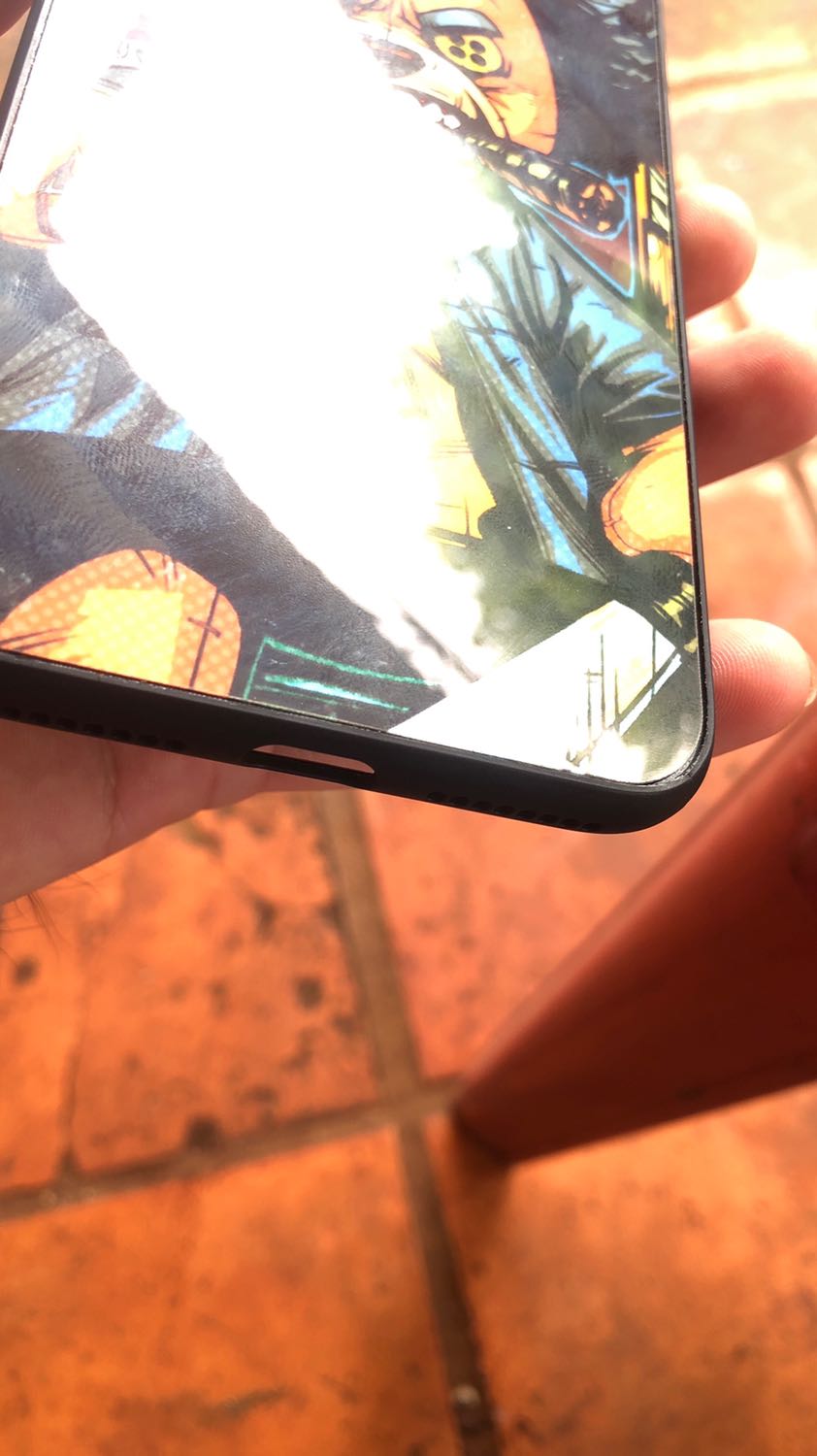 Thiết kế bên ngoài cầm hơi thô,không liền mạch,dễ bám đọng vết ố bẩn,giao hang đúng hẹn dù sao vẫn đánh giá 5 sao