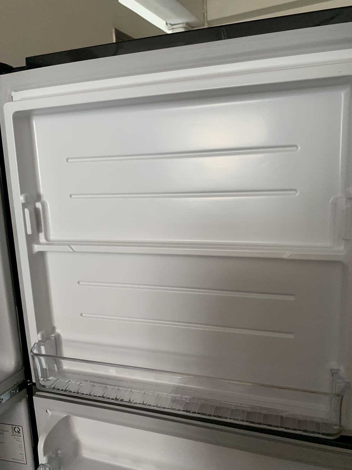 Giao thiếu 1 ngăn của ngăn đá, tủ lạnh cắm mãi k thấy tí hơi lạnh nào, thịt mình bỏ trên ngăn đá chảy nước tùm lum 
Gửi *** cho tiki thì không phản hồi, gọi tổng đài đợi mãi k nghe máy, cuối cùng tủ lạnh thiếu ngăn và k dùng được cũng k liên hệ tiki được 
Chưa bao h thất vọng đến vậy 
Mong tiki sớm liên hệ đổi lại cho mình Giao thiếu 1 ngăn của ngăn đá, tủ lạnh cắm mãi k thấy tí hơi lạnh nào, thịt mình bỏ trên ngăn đá chảy nước tùm lum 
Gửi *** cho tiki thì không phản hồi, gọi tổng đài đợi mãi k nghe máy, cuối cùng tủ lạnh thiếu ngăn và k dùng được cũng k liên hệ tiki được 
Chưa bao h thất vọng đến vậy 
Mong tiki sớm liên hệ đổi lại cho mình