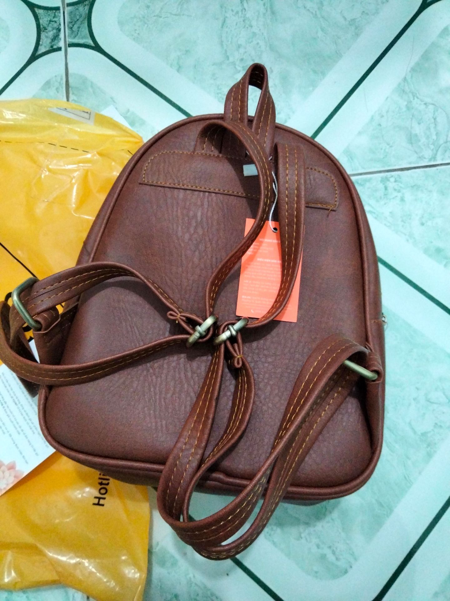 sản phẩm đúng như hình ảnh đã đăng hàng đóng gói kỹ giao hàng nhanh chất liệu da ba lô mềm mại đường may chắc chắn giá cả hợp lý Theo mình thì sản phẩm như vậy là OK rồi