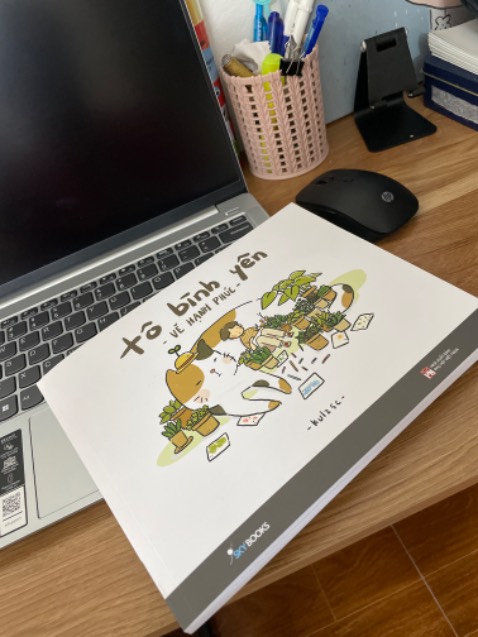 Sách đẹp. Giấy dày dặn. Nội dung hay. 
Giao hàng cực kỳ tệ. Giao hàng chậm không thoong báo cho khách. Lần 1 đặt bị mất đơn, không có ai gọi điện báo, mình phải tự đi khiếu nại  mất mấy ngày. Cuối cùng được hoàn tiki xu. Mình đặt lại đơn này, giao hàng chậm mấy ngày mà không hề báo khách. Tự ý cập nhật lý do giao trễ là do không liên lạc được mặc dù không hề gọi khách 1 lần nào. Lại đi khiếu nại mãi mới nhận được đơn. Quá mệt mỏi cho 1 quyển sách. Chăm sóc khách hàng xử lý chậm.