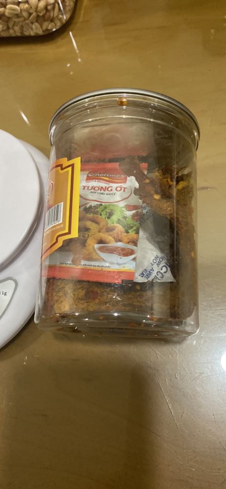 Shop cân luôn cả võ ***, tương ớt và gói hút ẩm mà vãn còn thiếu