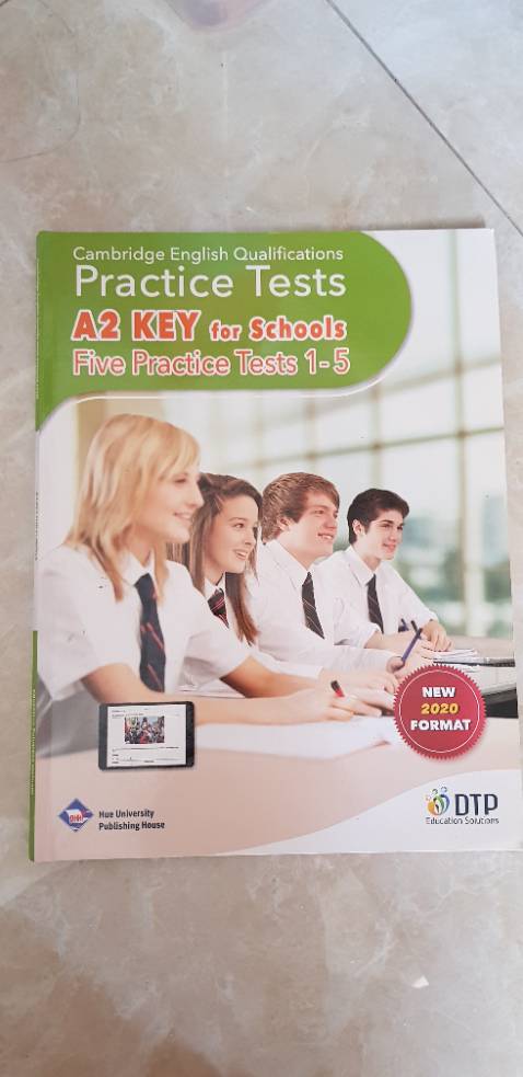 Mình mua sách để cho học sinh luyện đề thêm thôi. Sách cần cập nhật format đề thi mới nhất cho phù hợp hơn với phần ôn luyện.