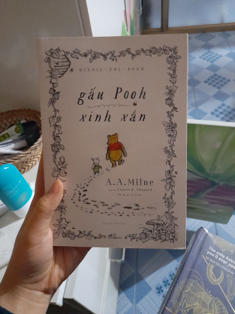 vì là truyện dành cho trẻ em nên là mình cũng không biết nói sao, nhưng mà sau khi gấp lại cuốn sách mình cảm nhận được sự hồn nhiên, đáng yêu, ngây thơ và đôi chút ngốc nghếch của các nhân vật