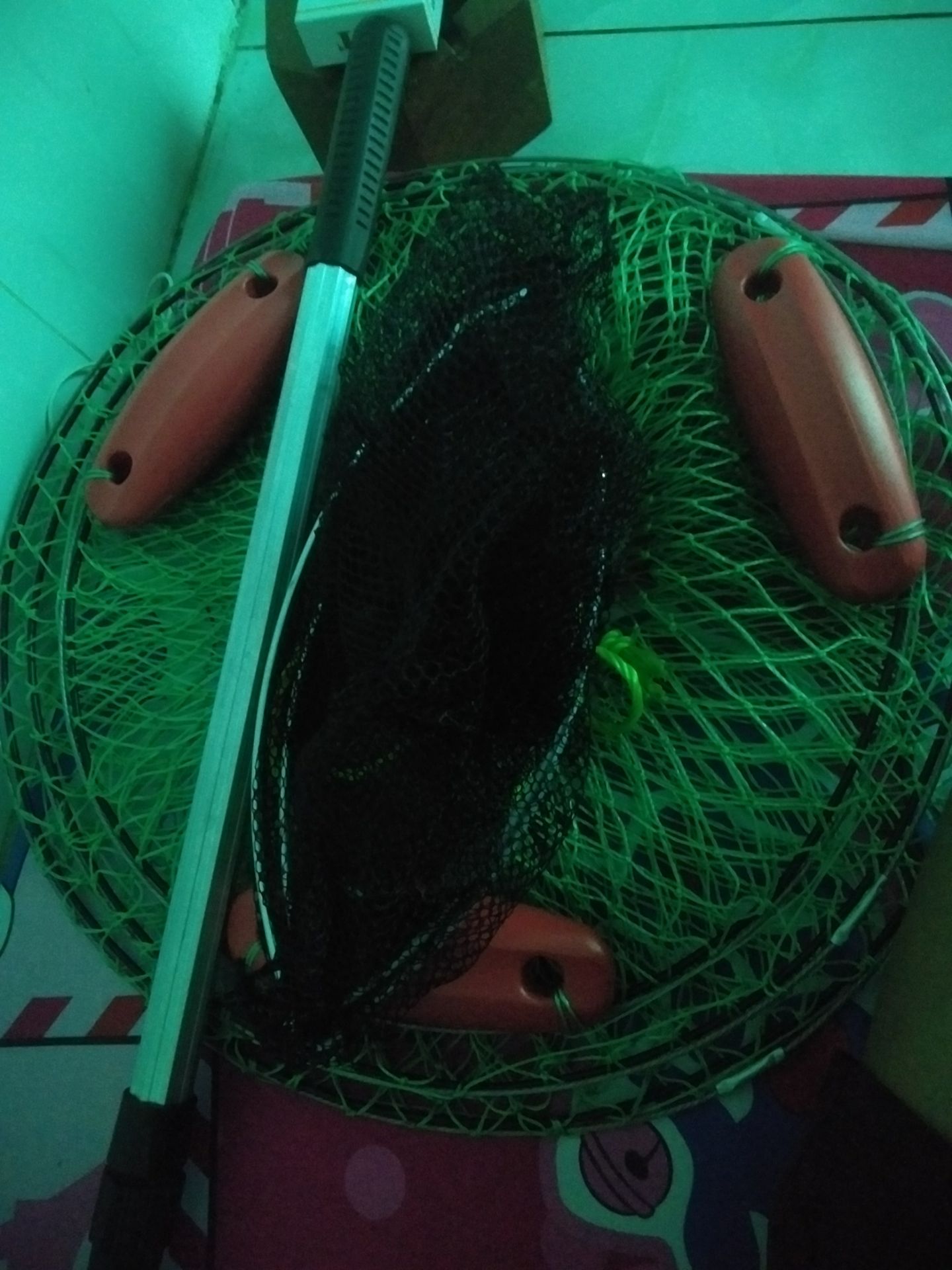 hàng đóng gói kỉ. gọn gàng khi đi câu.. chỉ cần xếp nhỏ là bỏ vừa.. lại rất hợp túi tiền. nên mua