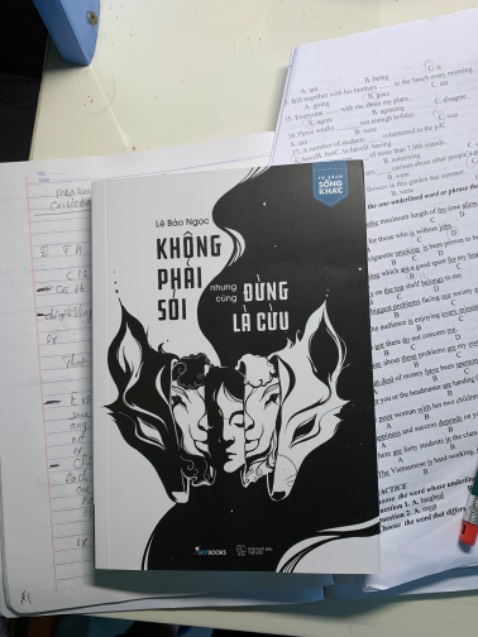 Giao nhanh thật sự. Bình thường phải hai ngày mà lần này chưa đầy 1 ngày. Mỗi tội sách đóng gói hơi sơ sài, mở ra hơi hụt hẫng, cảm giác không được tuyệt. Đặc biệt là tên tác giả trùng tên crush nên mua xem thử.