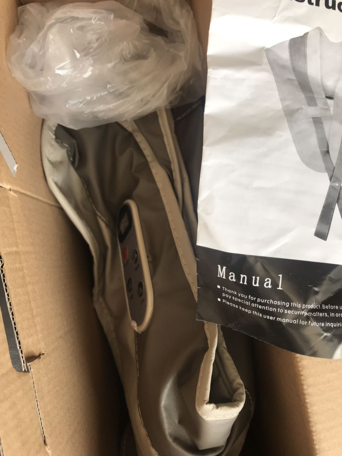 Cái này mình mua để tặng quà giáng sinh cho Ba mình. Vậy mà khi mở ra như đồ cũ. Đã vậy còn bị rớt cát ra ngoài tùm lum nữa, tờ giấy manual bị nhàu nát như lụm lại ở ngoài vậy! Khuyên mn ko nên mua cái này mắc công tốn tiền & thời gian đổi trả nữa. Giá cũng đâu rẻ đâu!