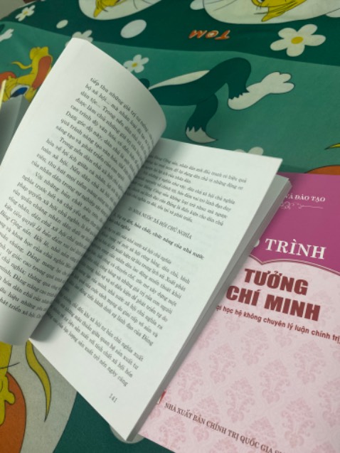 Sách đẹp, mới. Không bị rách hay hu hỏng gì bên trong. Giao nhanh