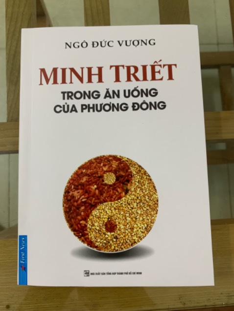 Sách bìa mới nhưng bên trong đóng sách bị lỗi góc dưới. Bên mình có thể đổi cuốn khác được không ?