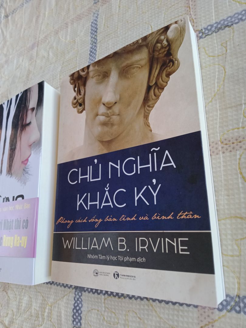 ncl hài lòng, giao hàng nhanh nhưng đóng gói k cẩn thận lắm. Trước mình ở HN thì đặt sách của tiki chả phải bàn cãi gì nhưng giờ đang dịch nên mình ship về quê thì có hơi móp méo 1 chút, lúc nhận hàng hết hồn vì hộp méo mó. may mắn thay là sách chỉ bị quăn tí xíu, vuốt lại là ok ngay như ban đầu. Mình mua 4 quyển hết 150k. Vẫn tiếc vì chưa săn dc hết 😢