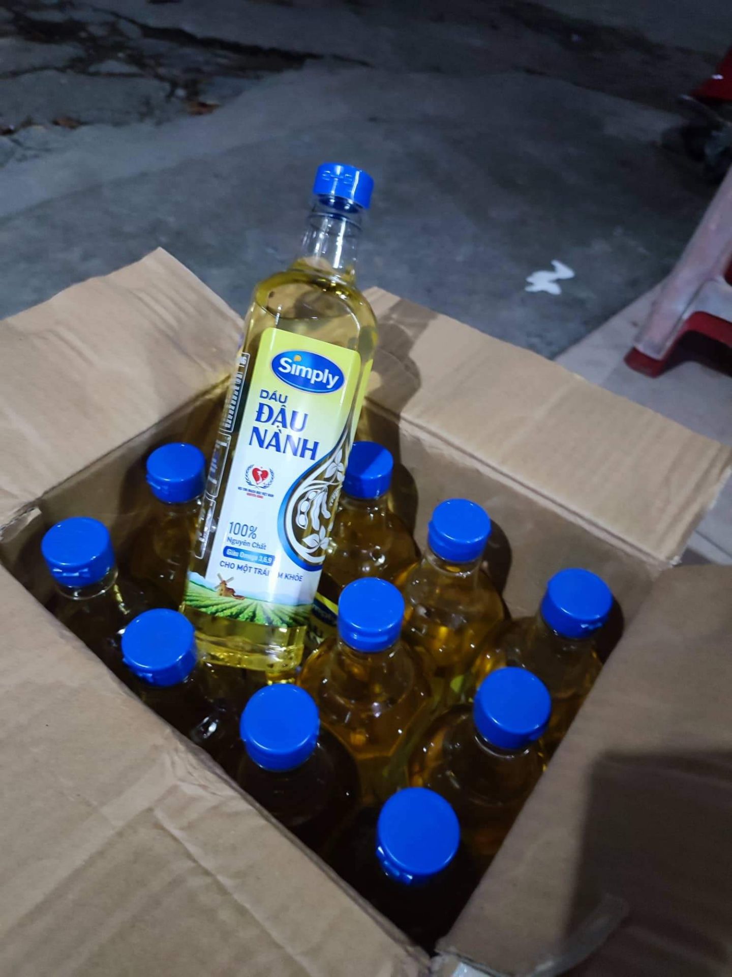 Từ những hạt đậu nành tốt nhất có nguồn gốc từ Châu Mỹ kết hợp với công nghệ tinh chế hiện đại, dầu đậu nành nguyên chất SIMPLY mang lại nguồn dinh dưỡng dồi dào, sự hoàn hảo cho nấu nướng và tốt cho sức khỏe của bạn. SIMPLY - CHO MỘT TRÁI TIM KHỎE.