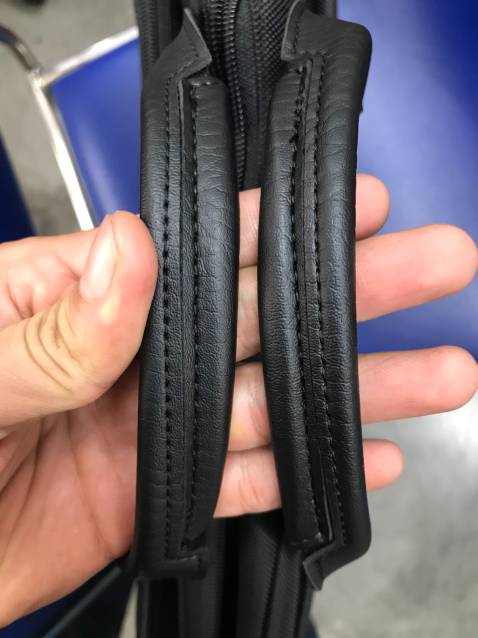 Sakos chưa bao giờ làm mình thất vọng. Vải dày và chắc chắc và thiết kế rất phù hợp để đựng laptop và mấy thiết bị điện tử. 

Đây là cái thứ 3 mình đã mua. Cái balo Sakos đầu tiên mình mua năm 2015, cái cặp Sakos thứ hai mình mua năm 2016 xài tới giờ chỉ phai màu do thời tiết, chưa bị hư hay có dấu hiệu hư hại gì. Đợi nó hư lâu quá, nên mình đổi luôn cái mới. 

Sẽ ủng hộ Shop tiếp. Cảm ơn Shop Ngọc Bích, Tiki và The Best Inc.